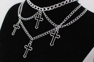 Schöne Frauen Kette mit verschiedenen Symbolen