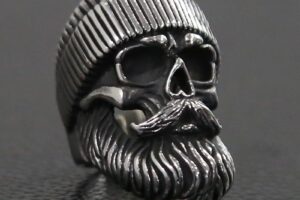 Biker Skull Ring mit Beanie