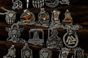 Verschiedene Vikinger Anhänger mit Kette
