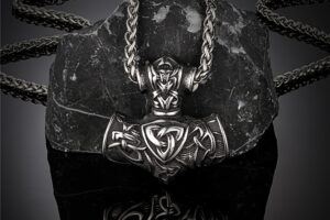Mjolnir Hammer mit Kette